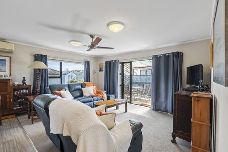 Photo of property in 2/25 Abercrombie Street, Howick, Auckland, 2014