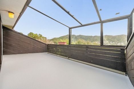 Photo of property in 16a Parklands Drive, Karori, Wellington, 6012