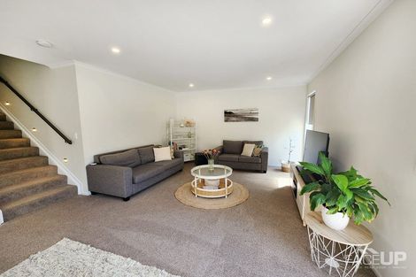 Photo of property in 2 Waimoana Close, Massey, Auckland, 0614