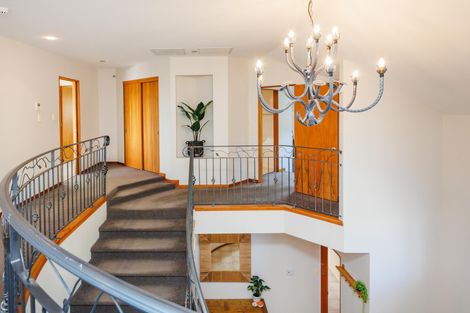 Photo of property in 33 Ruapehu Drive, Fitzherbert, Palmerston North, 4410