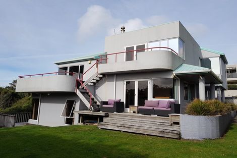 Photo of property in 7 Wairau Road, Oakura, 4314