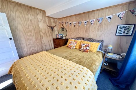 Photo of property in 8 Second Avenue, Urenui, 4377