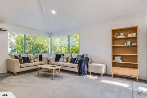 Photo of property in 1/39 Seaton Road, Murrays Bay, Auckland, 0630