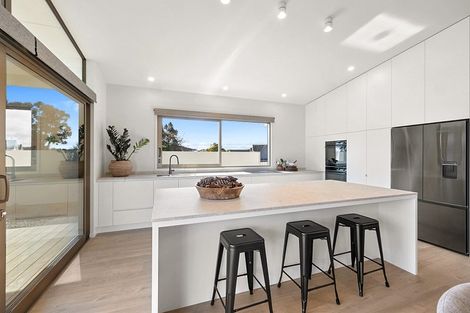 Photo of property in 63c Mangorei Road, Strandon, New Plymouth, 4312