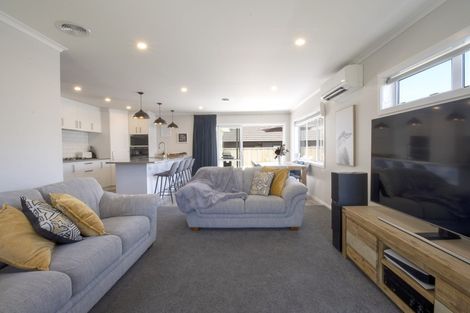 Photo of property in 20 Schooner Drive, Whitby, Porirua, 5024