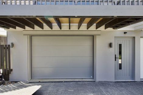 Photo of property in 7/94 Target Road, Totara Vale, Auckland, 0629