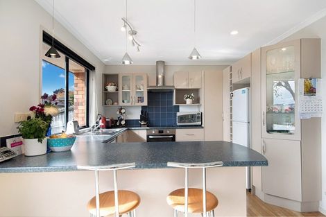 Photo of property in 14 Fairford Avenue, Henderson, Auckland, 0612