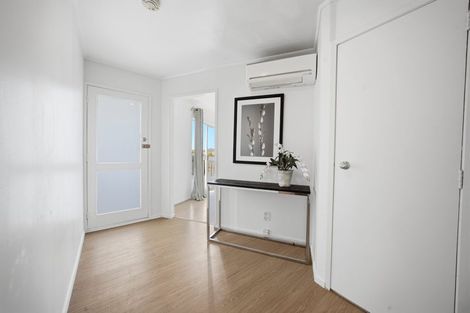 Photo of property in 10 Celeste Place, Totara Vale, Auckland, 0627