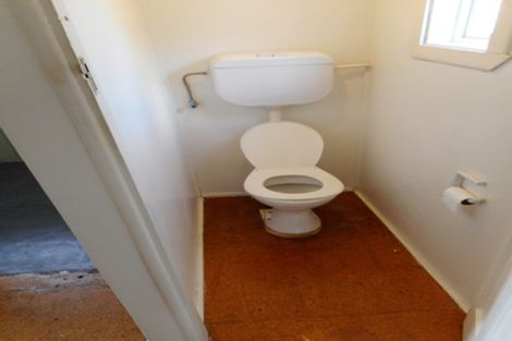 Photo of property in 2 Waimana Road, Conifer Grove, Takanini, 2112