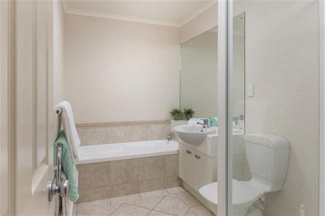 Photo of property in 12 Carousel Crescent, East Tamaki Heights, Auckland, 2016