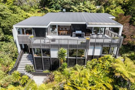 Photo of property in 4 Francis Bell Grove, Lowry Bay, Lower Hutt, 5013
