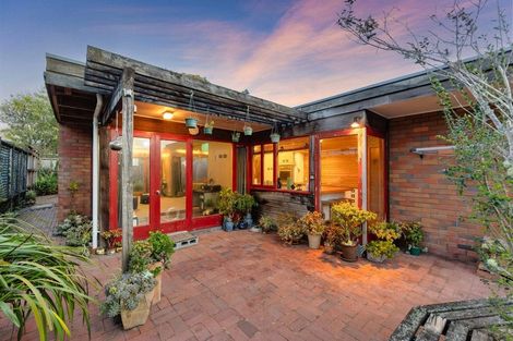 Photo of property in 41 Fitzherbert Avenue, West Harbour, Auckland, 0618