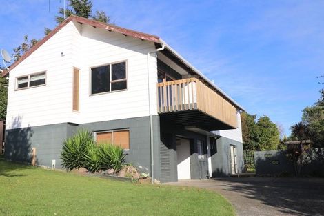 Photo of property in 1 Cromwell Place, Pukekohe, 2120