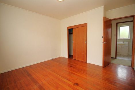 Photo of property in 104 Farquhar Road, Glendene, Auckland, 0602