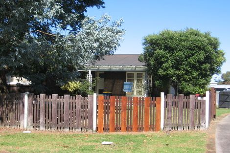 Photo of property in 49 Cobham Crescent, Kelston, Auckland, 0602