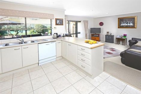 Photo of property in 6 Middlefield Drive, East Tamaki Heights, Auckland, 2016