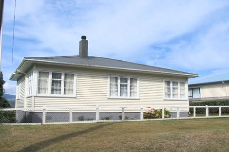 Photo of property in 84 Sidlaw Street, Strathmore Park, Wellington, 6022