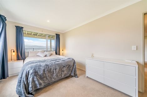 Photo of property in 15 James Nairn Grove, Riverstone Terraces, Upper Hutt, 5018