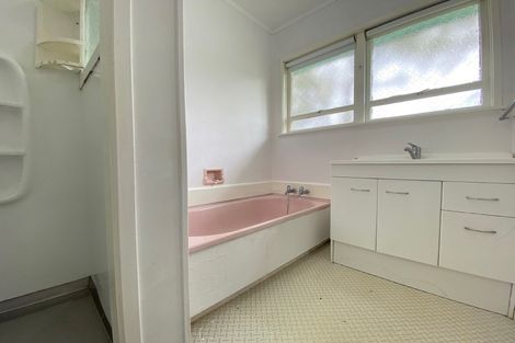 Photo of property in 36 Woodside Avenue, Northcote, Auckland, 0627
