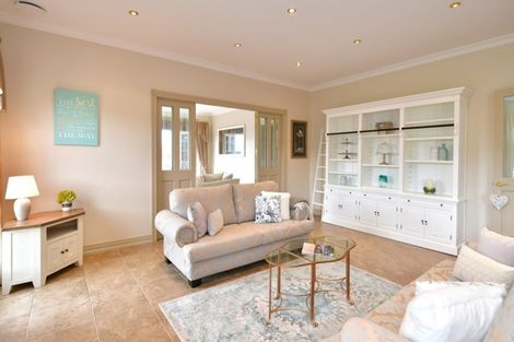 Photo of property in 5 Grovenor Drive, Orewa, 0931