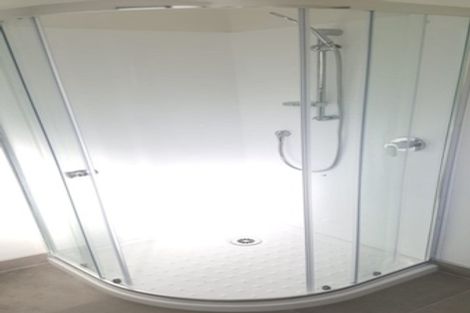 Photo of property in 1/2 Griffiths Place, Te Atatu South, Auckland, 0610