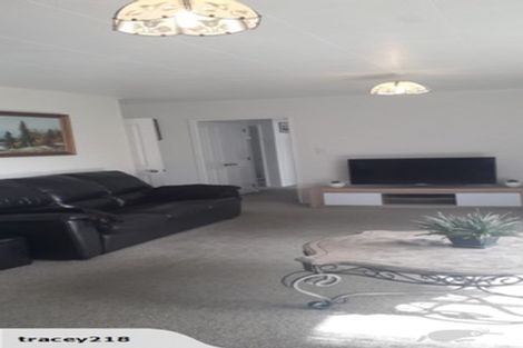 Photo of property in 2 Monarch Grove, Maoribank, Upper Hutt, 5018