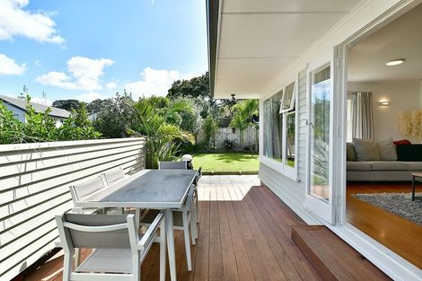Photo of property in 2 Carento Way, Stanmore Bay, Whangaparaoa, 0932