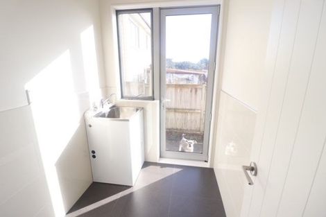 Photo of property in 7 Andy Crescent, Flat Bush, Auckland, 2016