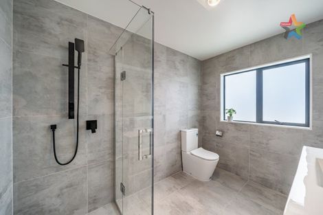 Photo of property in 8 Poto Road, Normandale, Lower Hutt, 5010