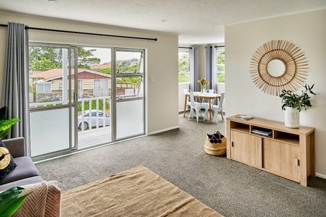 Photo of property in 30 Colchester Crescent, Newlands, Wellington, 6037