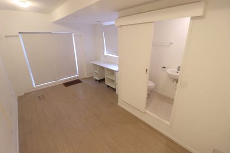 Photo of property in 4 Teviot Place, Totara Vale, Auckland, 0629