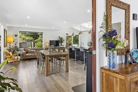 Photo of property in 15 Somerville Terrace, Tawa, Wellington, 5028