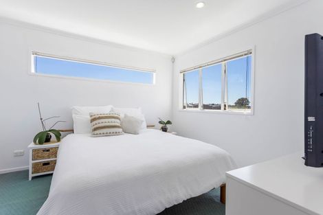 Photo of property in 418a Old Te Atatu Road, Te Atatu Peninsula, Auckland, 0610