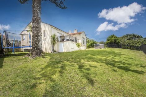 Photo of property in 89 Stanley Point Road, Stanley Point, Auckland, 0624