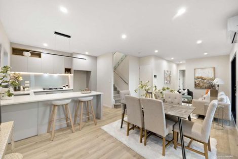 Photo of property in 152a Botany Road, Botany Downs, Auckland, 2010