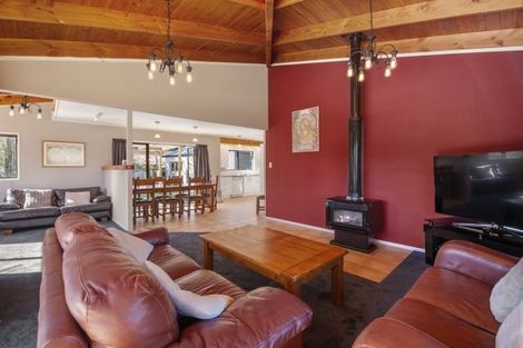 Photo of property in 10 Angela Place, Kinloch, Taupo, 3377