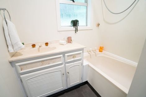 Photo of property in 60 The Drive, Tawa, Wellington, 5028