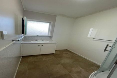 Photo of property in 1/37 Clevedon Road, Papakura, 2110