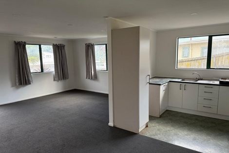 Photo of property in 10 Kaponga Crescent, New Lynn, Auckland, 0600