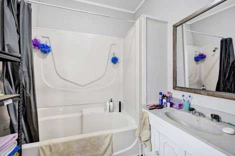 Photo of property in 1 County Drive, Hawera, 4610