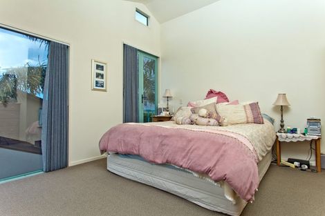 Photo of property in 2/42 Churchill Road, Murrays Bay, Auckland, 0630
