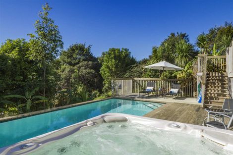 Photo of property in 121 Wade River Road, Stanmore Bay, Whangaparaoa, 0932