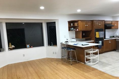 Photo of property in 7 Kallaroo Place, Botany Downs, Auckland, 2010