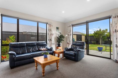 Photo of property in 16 Chestnut Place, Rangiora, 7400