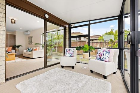 Photo of property in 6b Ursula Place, Half Moon Bay, Auckland, 2012