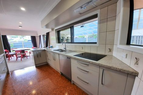 Photo of property in 37 Parkhill Road, Mellons Bay, Auckland, 2014