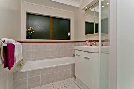Photo of property in 81 Oaktree Avenue, Browns Bay, Auckland, 0630