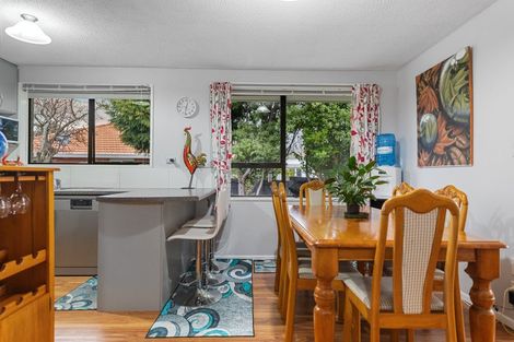 Photo of property in 2/8a Salford Avenue, Redwood, Christchurch, 8051