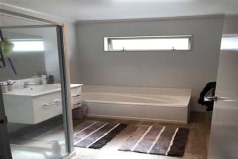 Photo of property in 22 Taiaapure Street, Weymouth, Auckland, 2103