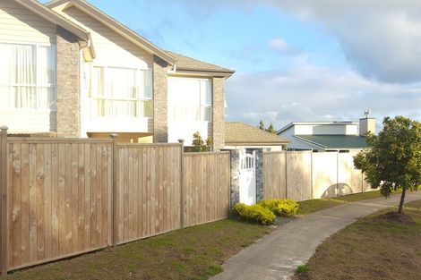 Photo of property in 9 Keating Rise, Northcross, Auckland, 0632